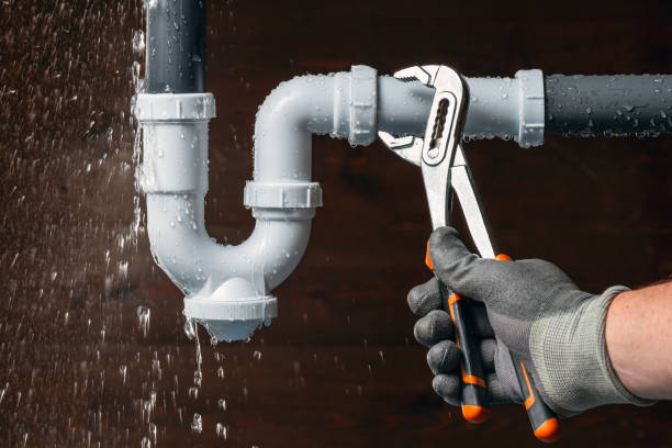 Professional Emergency Plumber technician working in Haddam, CT